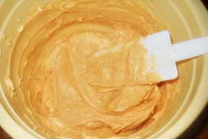 Prajitura cu nuca si crema de caise