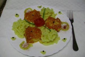 Fasole frecata cu usturoi si  mamaliguta-post