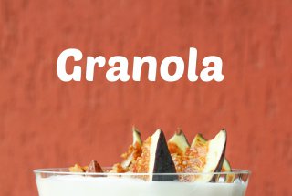 Granola cu nuci si iaurt grecesc