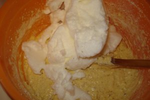 Prajitura cu crema de nuca si zmeura