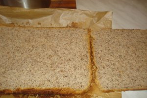 Prajitura cu crema de nuca si zmeura