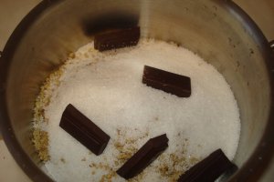 Prajitura cu crema de nuca si zmeura