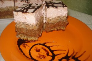 Prajitura cu crema de nuca si zmeura