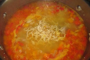 Ciorba taraneasca cu carne de porc si legume