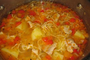 Ciorba taraneasca cu carne de porc si legume