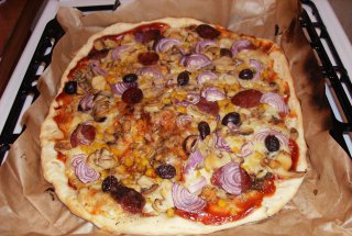 Pizza cu blat crocant