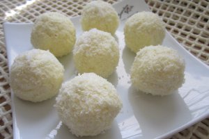 Bomboane Raffaello cu stafide