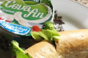 Sandwich cu Ceva fin cu smantana