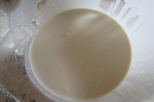 Clatite cu dulceata de cirese negre