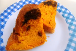 Chec cu fructe uscate si glazura de lamaie