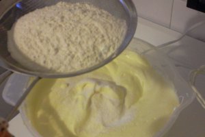 Prajitura cu mere si crema de vanilie