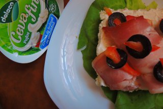 Sendvis cu bacon si crema de branza