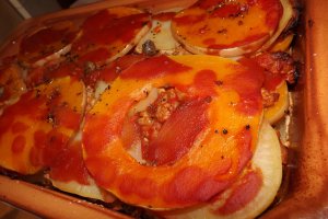 Musaca de cartofi, dovleac si carne de vitel