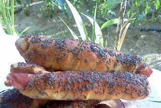 Sandvisuri originale cu cabanos si cascaval