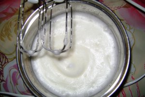 Rulada cu crema de vanilie si banane