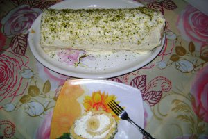 Rulada cu crema de vanilie si banane