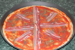 Pizza cu ou
