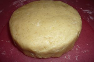 Tarta cu pere si crema de vanilie