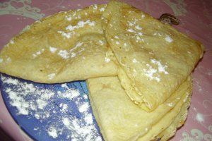 Clatite pufoase reteta cu gem de gutui