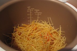 Spaghete cu zacusca si ton, la multicooker