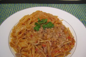 Spaghete cu zacusca si ton, la multicooker