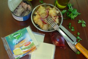 Sandwich cu ton