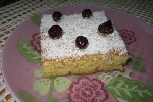 Prajitura cu gris, cocos si cirese