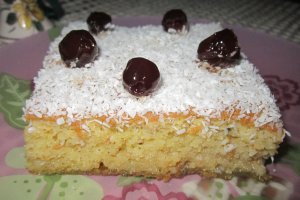 Prajitura cu gris, cocos si cirese