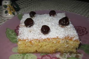 Prajitura cu gris, cocos si cirese
