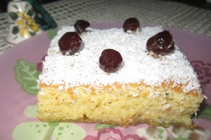 Prajitura cu gris, cocos si cirese