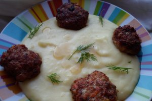 Chiftele de porc cu legume