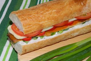 Sandvis cu pastrama de macrou