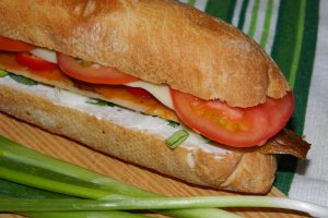 Sandvis cu pastrama de macrou