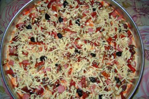 Pizza XXL cu blat pufos