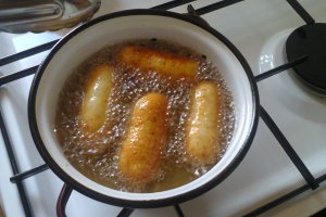 Crenvursti in aluat (putulici)