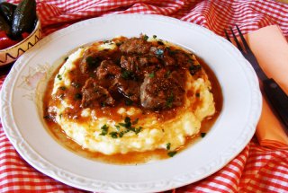 Tocanita de vitel in sos de rosii ca la mama acasa