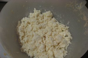 Tarta cu prune si branza