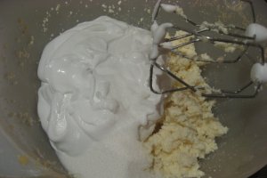 Tarta cu prune si branza