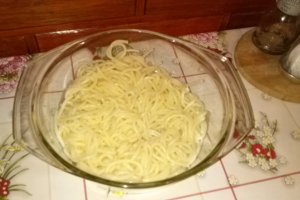 Paste cu sos de rosii si carne