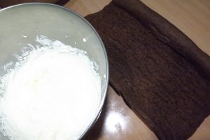 Rulada cu banane si crema de lamaie