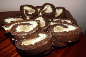 Rulada cu banane si crema de lamaie