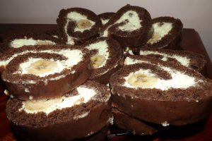Rulada cu banane si crema de lamaie