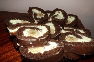 Rulada cu banane si crema de lamaie