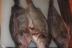 Peste ,,al cartoccio''si cartofi natur