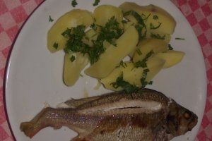Peste ,,al cartoccio''si cartofi natur