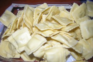 Ravioli al funghi cu sos de smantana si ciuperci