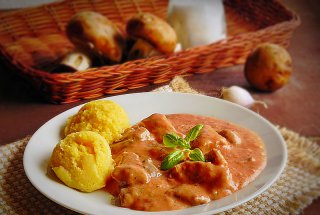 Pulpa de curcan in sos de smantana si rosii la Multicooker