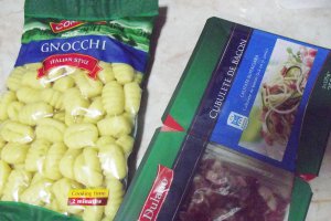 Gnocchi cu bacon şi sos de smântână