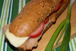 Sandvis cu file de hering afumat