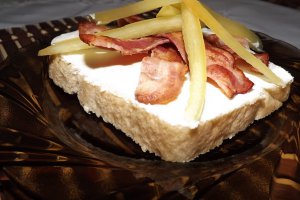 Sandvis cu bacon prajit